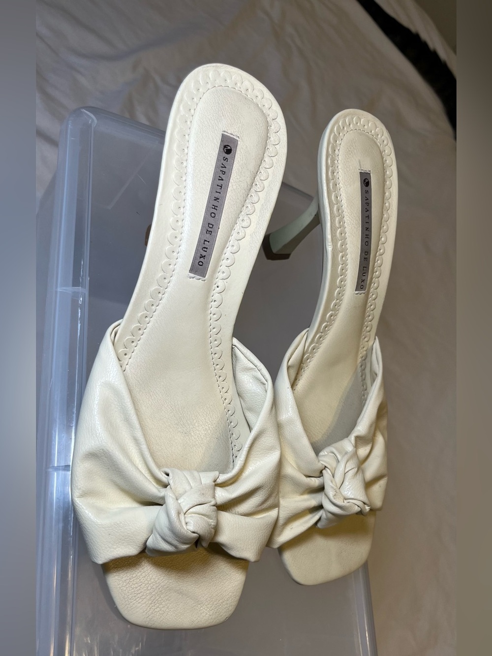 Sapatinho De Luzon Knot Front Cream Slide